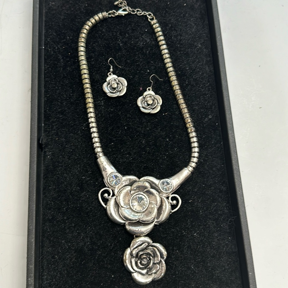 Vintage silver finish necklace and earrings